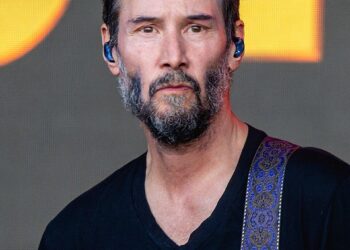 Phases of Magmatism and Tectonics Along the Madagascar-Comoros Volcanic Chain, and Synchronous Changes in the Kinematics of the Lwandle and Somalia Plates – AGU Publications