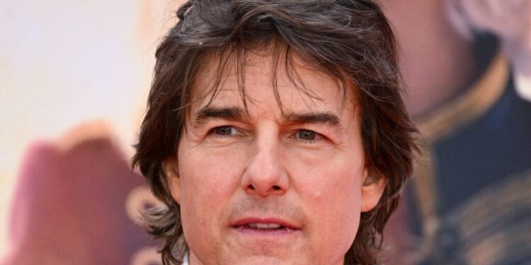 Tom Cruise and Ana de Armas Lounge on a Yacht in Spain in Coordinating Sun Hats – Harper’s BAZAAR