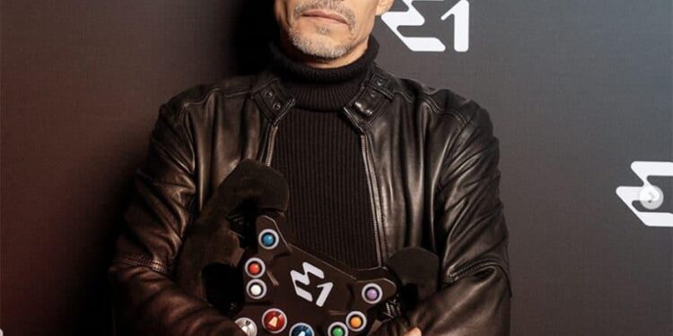 E1 pilots escape unharmed after dramatic crash in Monaco – AP News