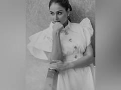 Lizzy Greene & Harry Collett Confirmed For Adaptation Of New Adult Bestseller ‘Easy’ As Filming Wraps In Malta – Deadline