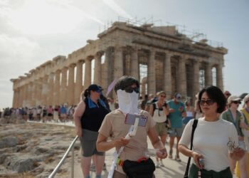 Heatwave persists across Greece, temperatures soar above 43°C – eKathimerini.com