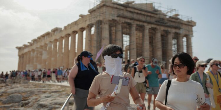 Heatwave persists across Greece, temperatures soar above 43°C – eKathimerini.com