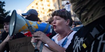 Ukraine slides back – Financial Times