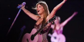 Almost 1,000 musicians of all ages in perfect harmony for mass Belfast TradFest performance – Belfast Telegraph