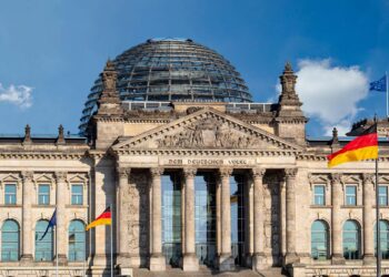 German government split over compulsory military service – DW