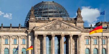 German government split over compulsory military service – DW