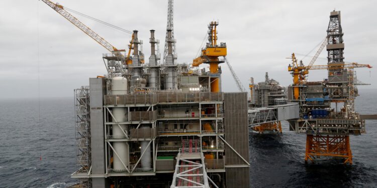 Norway Oil Output Hits Highest in a Decade on New Equinor Field – Bloomberg.com
