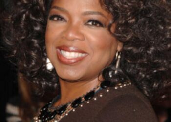 Oprah Winfrey Responds to Claims Private Road Closed During Hawaii Tsunami – Newsweek