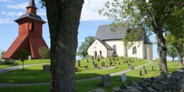 Swedish Church Rolled for Miles to New Home – NewsForKids.net