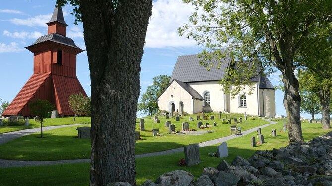 Swedish Church Rolled for Miles to New Home – NewsForKids.net