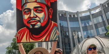 Judge to require that Kilmar Abrego Garcia remain in the US while he challenges deportation to Uganda – CNN