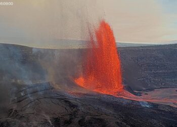 Hawaii’s Kilauea volcano erupts creating lava fountain – BBC