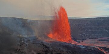 Hawaii’s Kilauea volcano erupts creating lava fountain – BBC