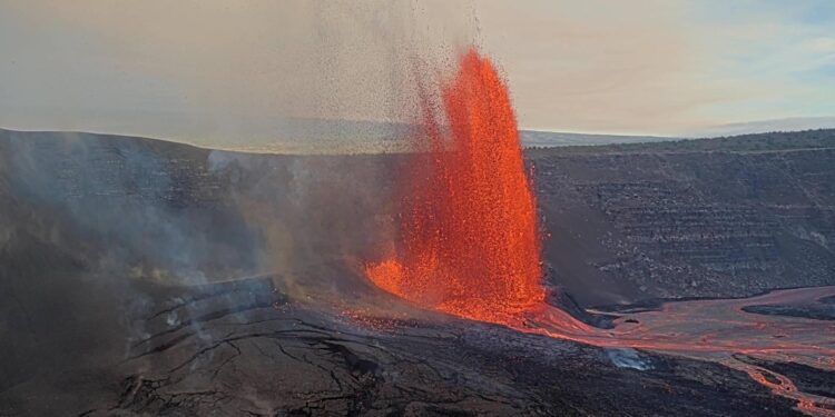 Hawaii’s Kilauea volcano erupts creating lava fountain – BBC