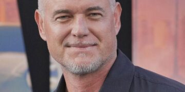 Eric Dane Misses Grey’s Anatomy Reunion at 2025 Emmys After ALS Diagnosis – Us Weekly