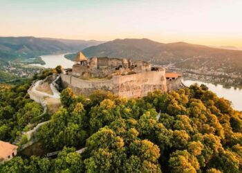 Hungary absent from EU condemnation of Russia over Ukraine strikes – Euractiv