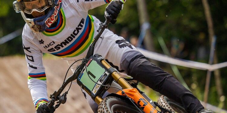 Video: Jackson Goldstone’s Practice Lap POV at the 2025 Andorra DH World Cup – Pinkbike