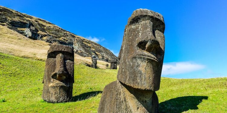 Scientists baffled by mysterious new statue emerging on Easter Island: ‘This is a first’ – MSN