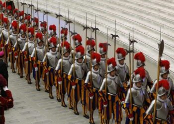 Swiss Guards, protectors of the pope, don new uniforms – Catholic News Agency