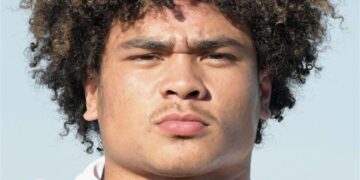 Journee Tonga helps lift Leuzinger to victory over Palos Verdes at SoFi Stadium – Los Angeles Times