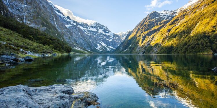 New Zealand pauses Cook Islands aid over China deals – DW