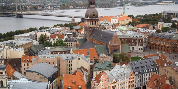 Latvia Decides to End Its Financial Help for Ukrainians Displaced by War – EMPR.media