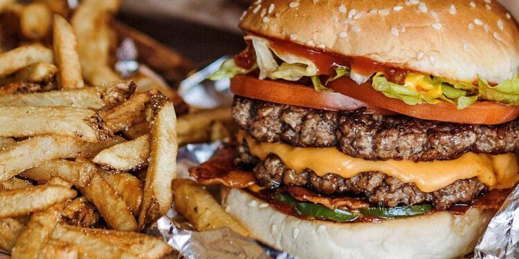 Five Guys finally confirms open date, ready to beef up Prague food scene – Expats.cz