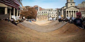 ‘We love America’: Residents, local legislators attend second ‘No Kings’ protest in Norman – OU Daily