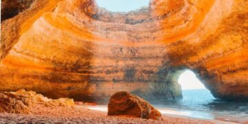 Portugal summons Guinea-Bissau envoy after journalists expelled ahead of tense election – africanews.com