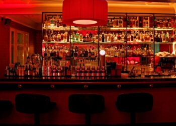 Review of bars, entertainment and activities on Oceania Allura. – Cruise Critic