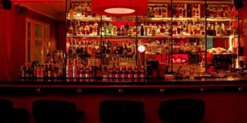 Review of bars, entertainment and activities on Oceania Allura. – Cruise Critic