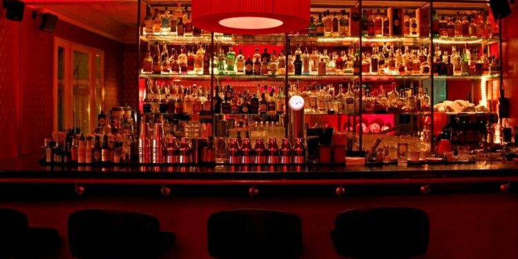 Review of bars, entertainment and activities on Oceania Allura. – Cruise Critic