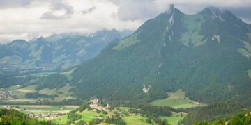 Greenland: US tells Denmark to ‘calm down’ over alleged influence operation – BBC