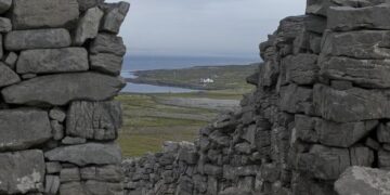 The island of Ireland’s only dinosaur bones – BBC