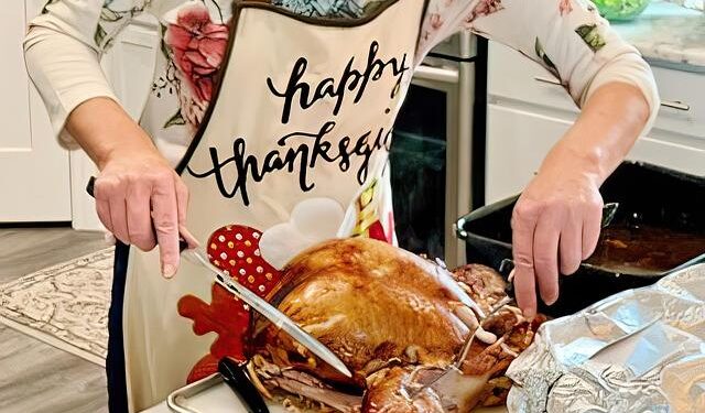 Gov. Walz presents Minnesota’s Thanksgiving turkey – WATTPoultry.com