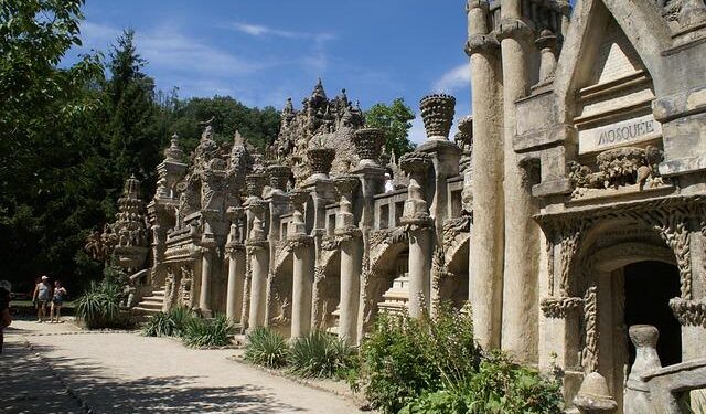 Cheval Blanc Seychelles celebrates the art of Joël Andrianomearisoa – LVMH