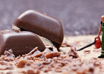 Watch: ITS Malta Teams Up With Italy To Build A 52-Metre Chocolate Train For Hospice Care – Lovin Malta