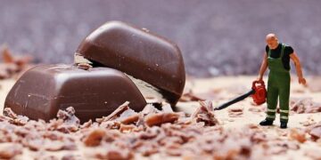 Watch: ITS Malta Teams Up With Italy To Build A 52-Metre Chocolate Train For Hospice Care – Lovin Malta