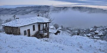 Thousands rally in Bulgaria against 2026 budget, clash with police – Reuters