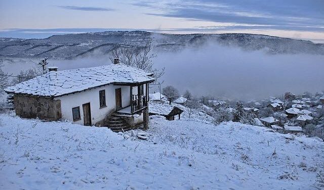 Thousands rally in Bulgaria against 2026 budget, clash with police – Reuters