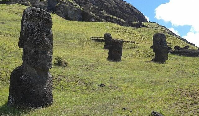 Moai of Easter Island were carved by different family groups that worked the Rapa Nui quarries independently – La Brújula Verde