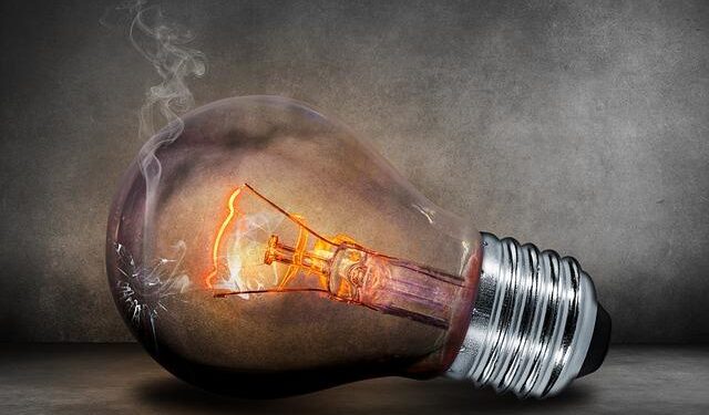 Guinea’s electricity surge: powering local small businesses and communities – World Bank Group