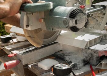 ‘Virtuoso’ singing saw player to bring chamber music to communities – Glasgow Times