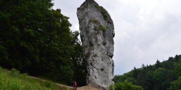 Ibrahim Maza (L) scores for Algeria in their win over Equatorial Guinea in Rabat – IslanderNews.com