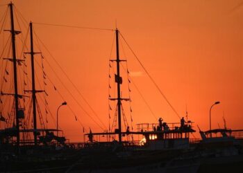 ‘Shadow ship’ stopped! Finland seizes vessel suspected of damaging underwater telecom cable – TVP World