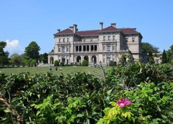 RHOSLC’s Bronwyn Newport Addresses Todd Bradley Split in Reunion Trailer – Us Weekly