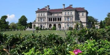 RHOSLC’s Bronwyn Newport Addresses Todd Bradley Split in Reunion Trailer – Us Weekly