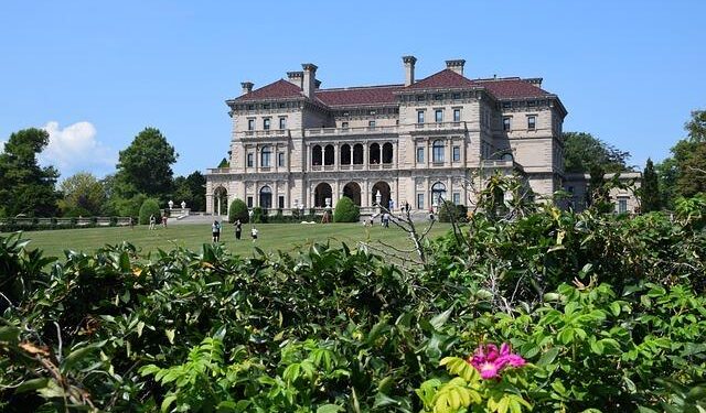 RHOSLC’s Bronwyn Newport Addresses Todd Bradley Split in Reunion Trailer – Us Weekly