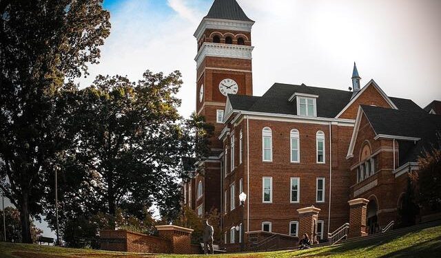 Clemson Rehires Chad Morris as Offensive Coordinator After 7-6 Season – K 104.7