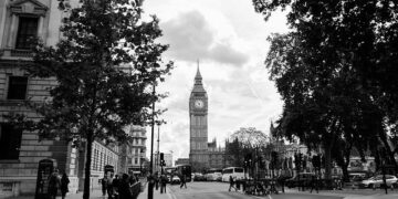 Elizabeth Scarlett in Valentine’s Day collab with Dalloway Terrace – FashionNetwork.com